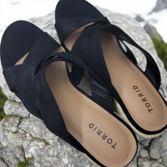 Torrid woman's size 9WW with 4 inch wedge heel slip on sandals 1 inch at toes. - Picture 4 of 9